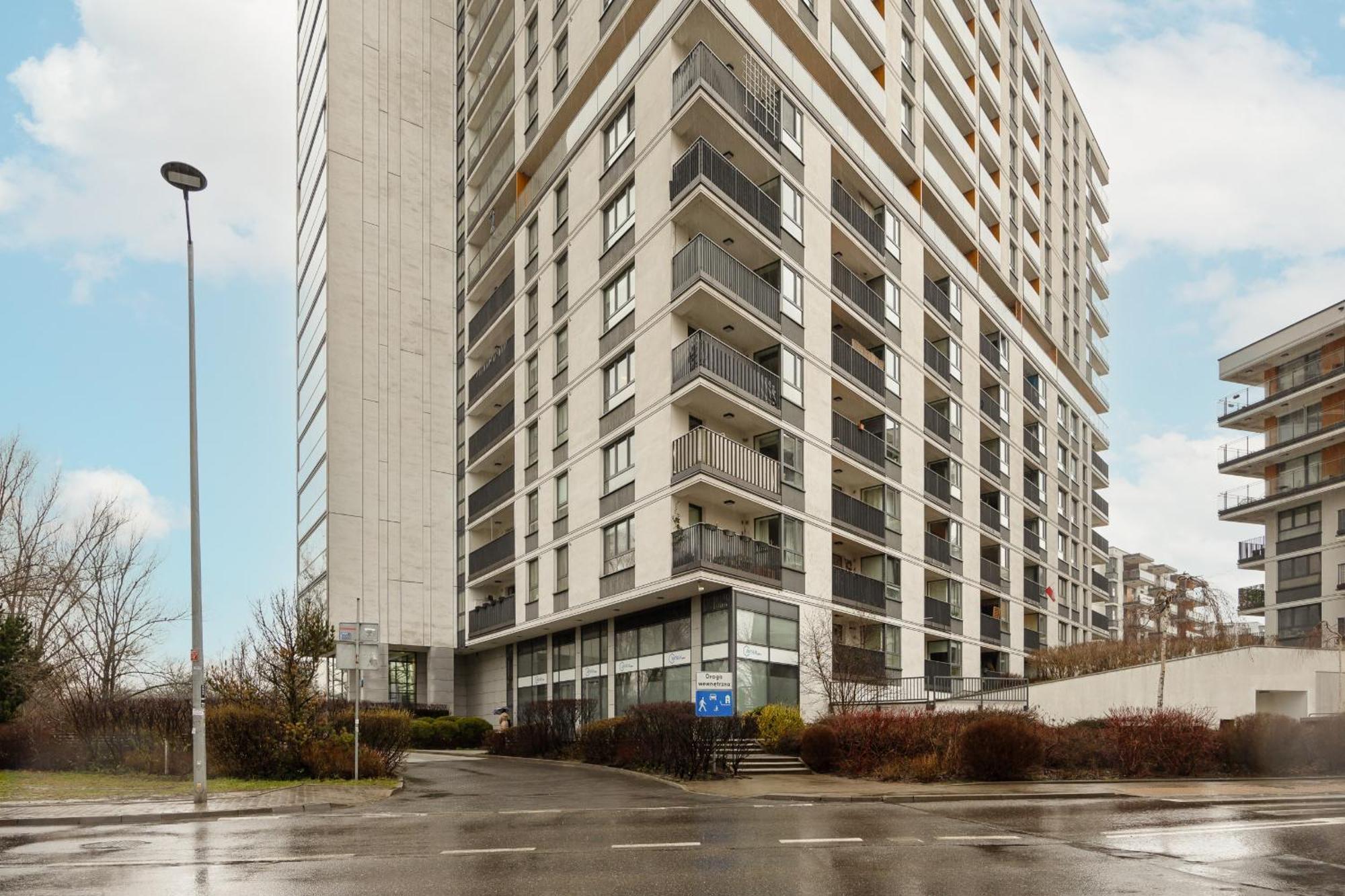 Exclusive With Parking & Balcony By Renters Prestige Apartment